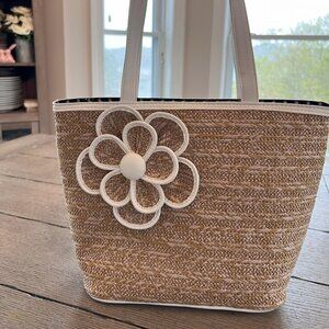 Straw flower tote with white faux leather trim NWOT